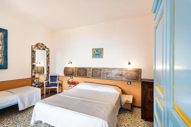 جناح، Hotel Mamma Santina 5/10