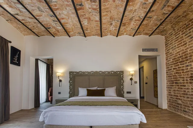 جناح جونيور بحوض استحمام، Mest Hotel 1/5