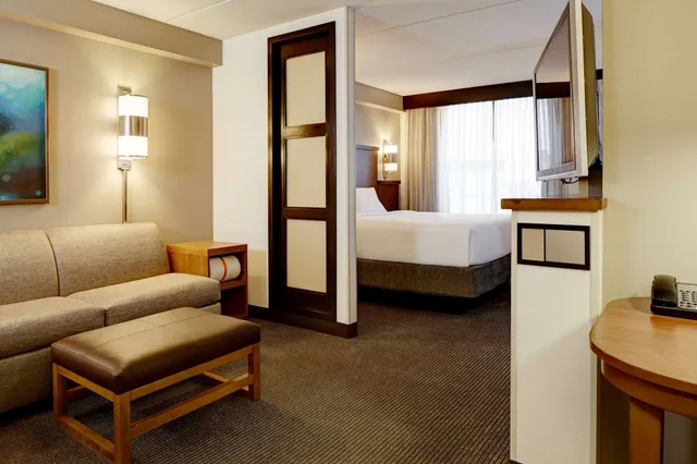 غرفة بسرير كينج مع أريكة لذوي الإعاقة، Hyatt Place Colorado Springs Garden Of The Gods 5/8