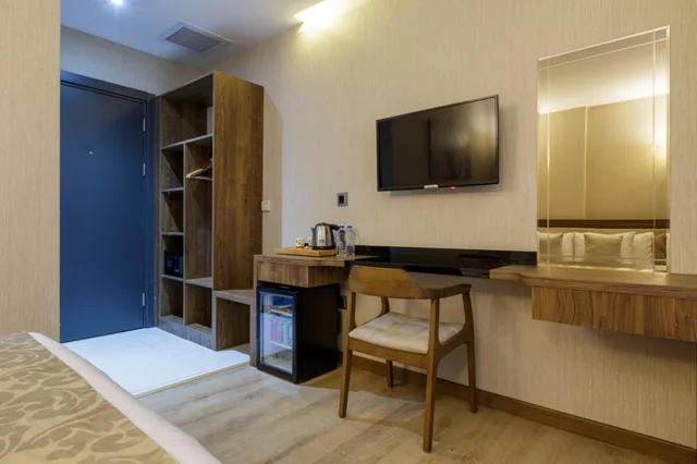 غرفة ديلوكس بسرير كينج، Operla Airport Hotels, Trademark Collection by Wyndham 8/10