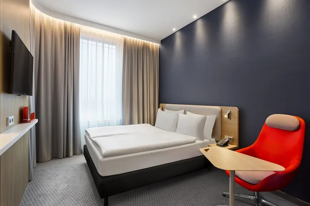 غرفة قياسية بسرير كوين، Holiday Inn Express MUNICH CITY WEST 2/10