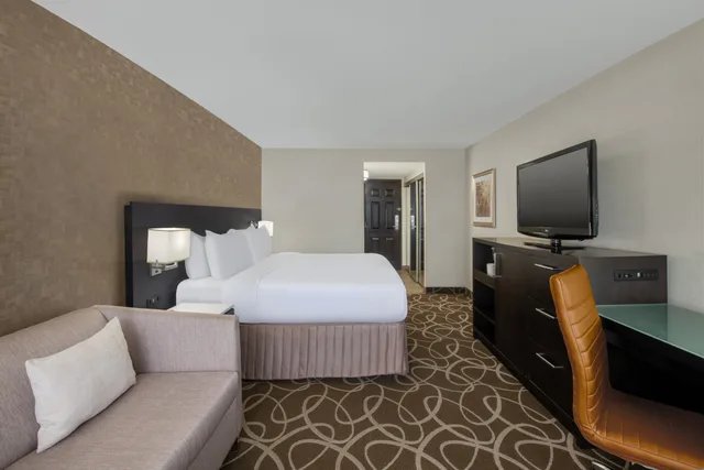 غرفة تنفيذية بسرير كينج، Crowne Plaza Kitchener Waterloo 2/5