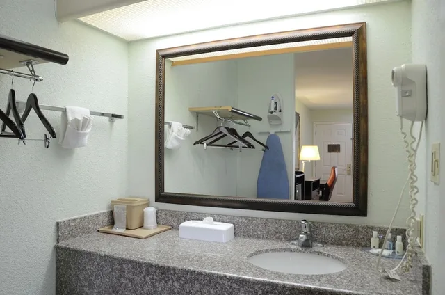 Room, Double Bed, Quality Inn & Suites Covington 4/4
