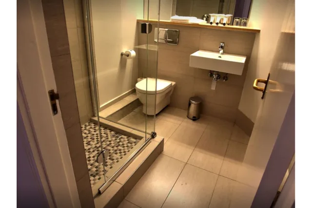 غرفة قياسية مزدوجة، The Riverside Hotel 3/3