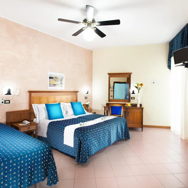 غرفة رباعية بشرفة، Hotel Verona 3/10