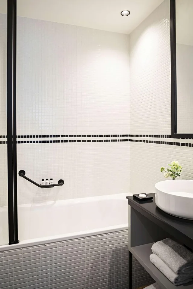Connecting, Family, Multiple Beds، Best Western Premier The Blake Paris Gare Saint Lazare 5/5