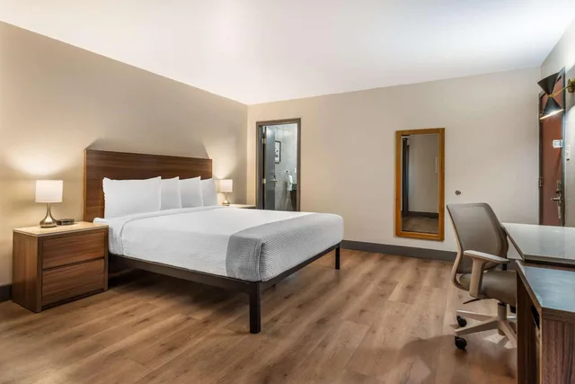 غرفة كبيرة بسرير كينج، La Luna Inn 3/6