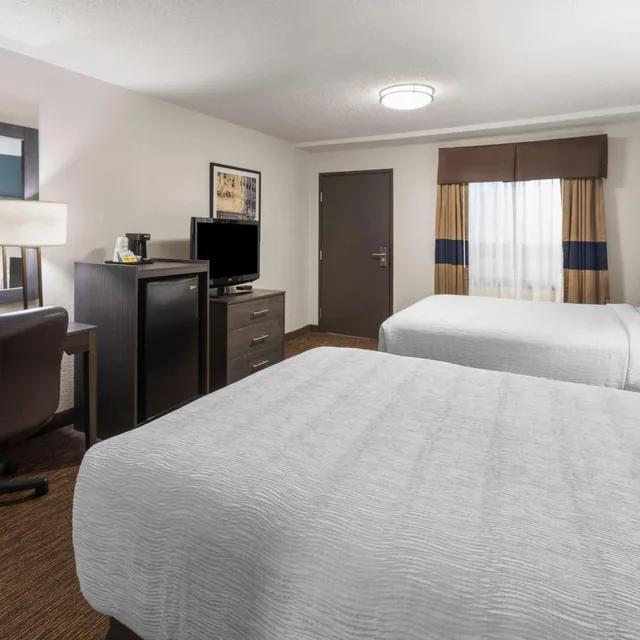 غرفة ديلوكس بسريرين مزدوجين، Baymont By Wyndham Downtown Detroit 2/4