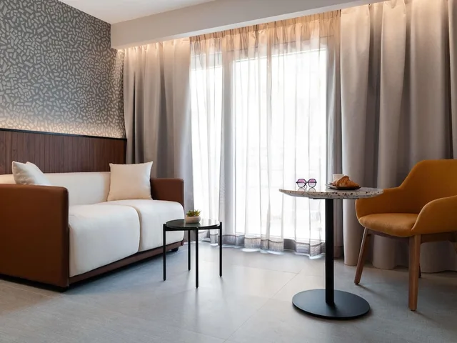 Standard, Double Bed, Sofa, Novotel Malta Sliema 4/7