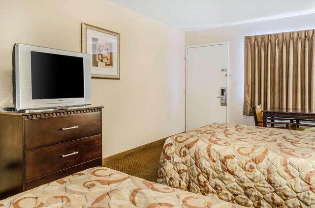 غرفة بسريرين مزدوجين، Rodeway Inn Shippensburg I-81 1/1