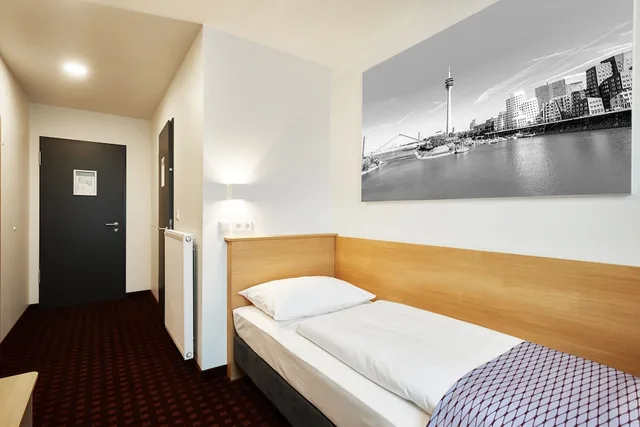 غرفة بزنس مفردة بسرير فردي، Mcdreams Hotel Düsseldorf-City 2/3