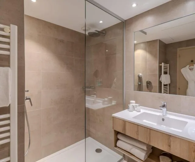 Splendide, Junior Suite, King Bed, Terrace، La Villa Douce 2/2