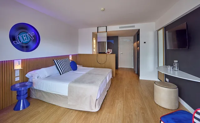 غرفة بسرير مزدوج بشرفة، Universal Hotel Neptuno - Adults Only 5/7