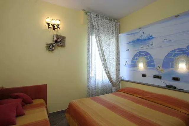 غرفة قياسية ثلاثية، Hotel Europeo 2/4