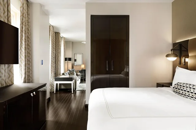 Suite, King Bed, The Sinclair Autograph Collection 1/4