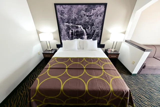 غرفة بسرير كينج لذوي الإعاقة، Super 8 by Wyndham High Point/Greensboro 2/6