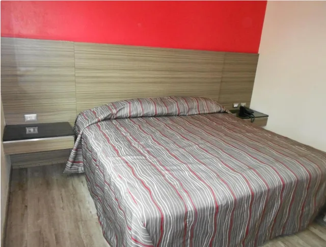 غرفة قياسية بسرير كينج، Hotel Dharma 1/3