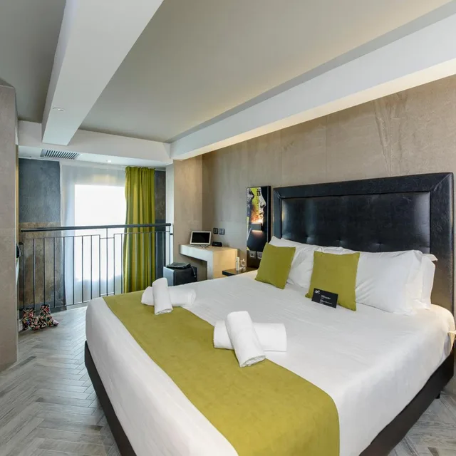 جناح دوبلكس جونيور، Just Hotel Milano 2/9