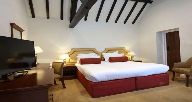 غرفة قياسية بسريرين منفصلين، Windmill Village Hotel, Golf Club Spa, BWSC 2/3