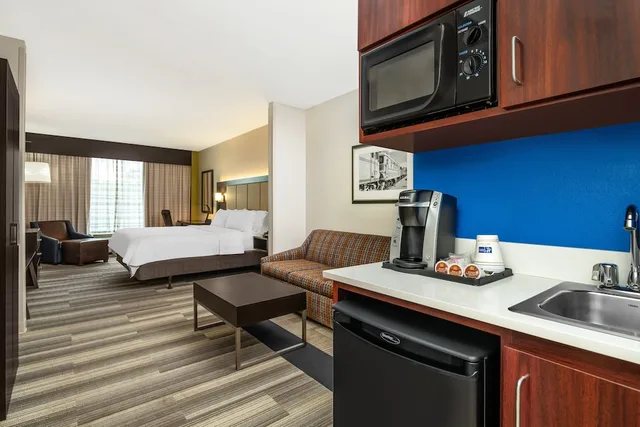 جناح بسريرين كوين لذوي الإعاقة، Holiday Inn Express Hotel and Suites Florence I-95 at Hwy 327 6/6