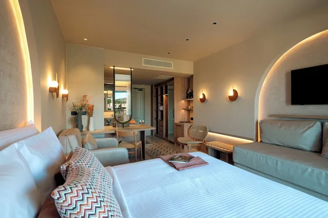 Horizon, Retreat, Queen Bed, Sea View, Sofa، Zeus Eleva Kassandra Lagoon 3/6