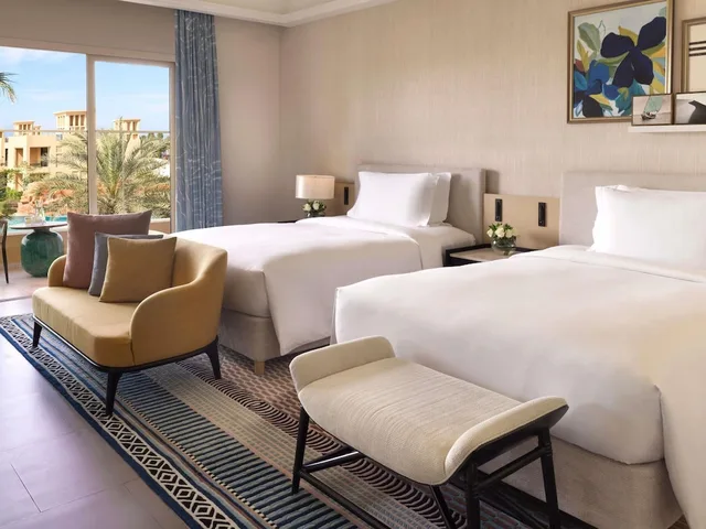 غرفة سوبيريور بسريرين كوين بإطلالة على البحر، Sofitel Ras Al Khaimah Al Hamra Beach Resort 8/10