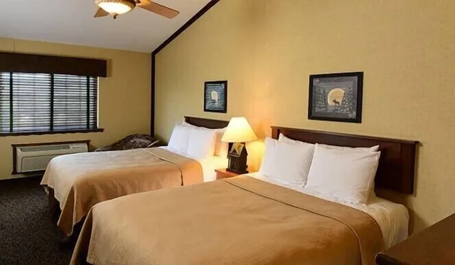 غرفة بسريرين مزدوجين لذوي الإعاقة، Boarders Inn & Suites by Cobblestone Hotels - Waukon 1/3
