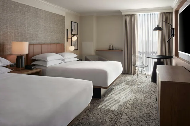 غرفة بسريرين كوين، Sheraton Parkway Toronto North Hotel Suites 1/4