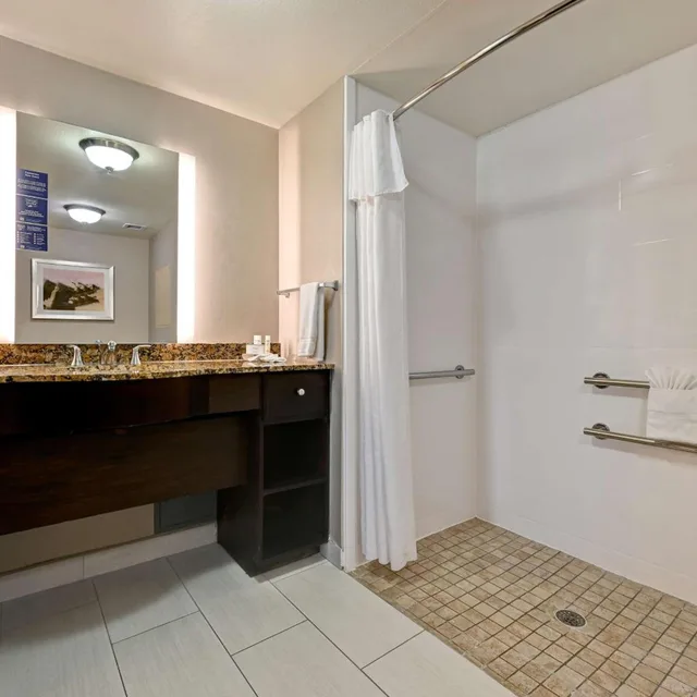 جناح بسريرين كوين مع أريكة لذوي الإعاقة، Homewood Suites by Hilton Albuquerque Airport 4/5