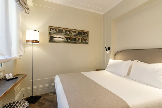Room, Queen Bed, Small, Hotel Smeraldo 1/4