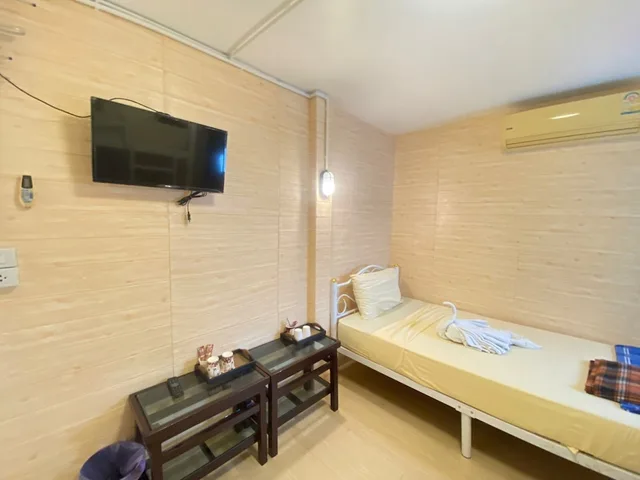 1 Single and 1 Bunk Bed, Shared Bathroom، Steve Lady Hostel 1/1