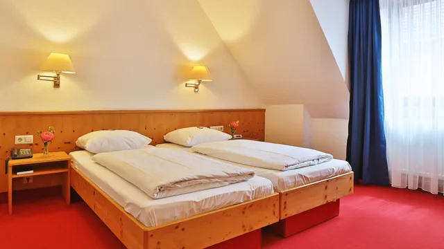 Room, Twin Beds, Hotel Restaurant Krokodil 3/6