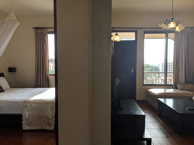 جناح تنفيذي بسرير كوين بإطلالة على المسبح بغرفة نوم واحدة، Prestige Hotel Suites 8/9