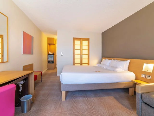 غرفة سوبيريور بسرير كوين مع أريكة، Novotel Southampton 3/10
