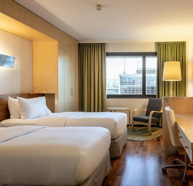 غرفة بسريرين منفصلين، Hilton Helsinki Airport 1/8