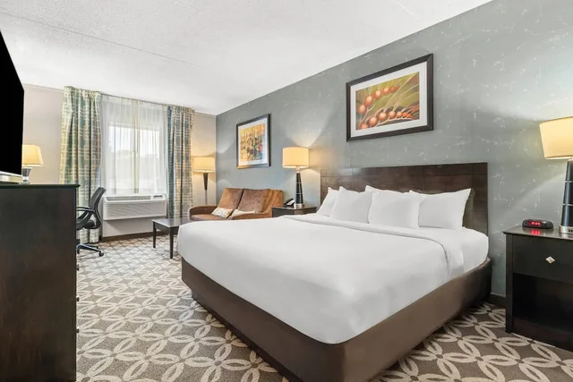 جناح بسرير كينج مع أريكة، Comfort Inn Rehoboth Beach 2/5