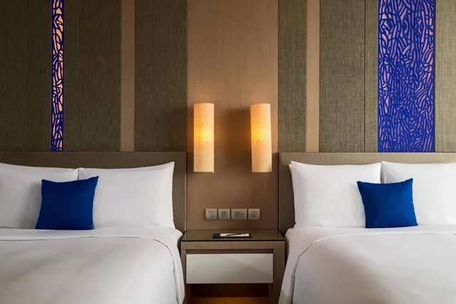 غرفة بإطلالة على البحر بشرفة، Renaissance Pattaya Resort Spa 7/10