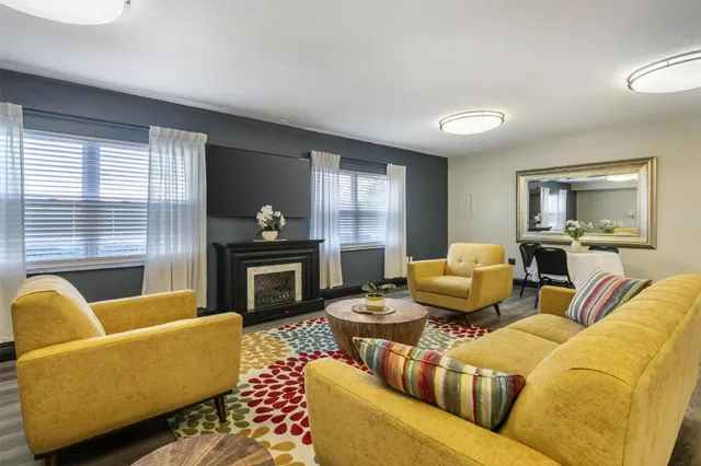 جناح بسرير كينج وسريرين منفصلين بغرفتي نوم مع أريكة، Orbit One Vacation Villas 1/1