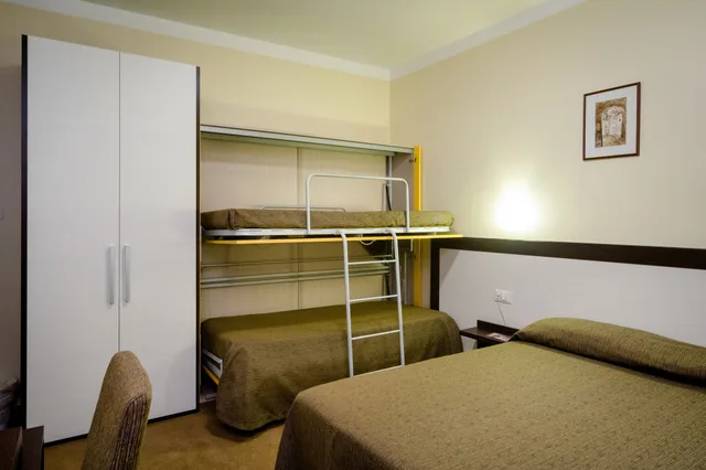 غرفة سوبيريور ثلاثية بسرير مزدوج وسرير بطابقين، Hotel Boccascena 1/8