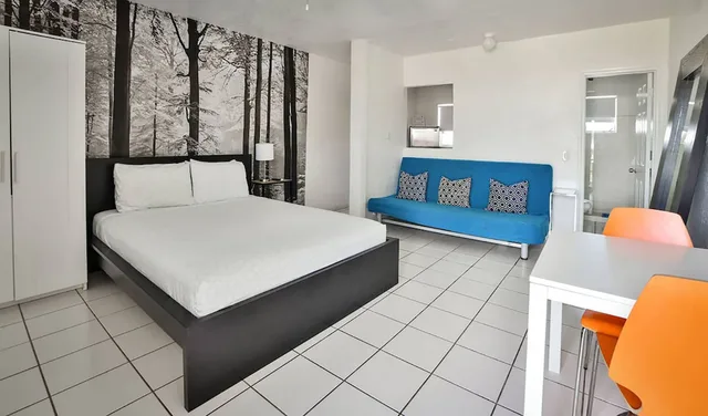 Cozy, Chill, Studio, Queen Bed, Kitchen، Krymwood Flats 1/4