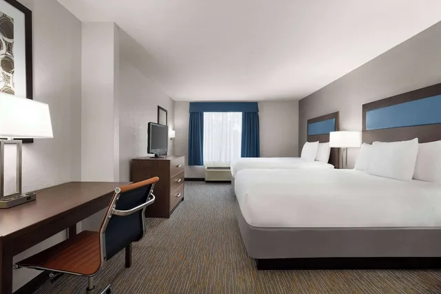 غرفة قياسية بسريرين كوين، Wingate by Wyndham Southport 4/5