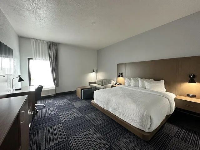 Standard, King Bed, Sofa, Accessible, Best Western Cheyenne 2/4
