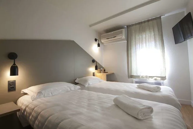 Standard, Twin Beds, Brit Hotel Arverne - Clermont Sud 1/4