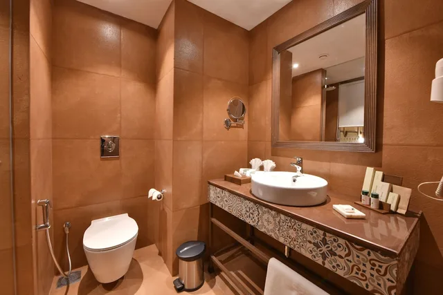 غرفة بريميوم بسريرين منفصلين بشرفة، Bhanu The Fern Forest Resort & Spa Jambughoda 3/4
