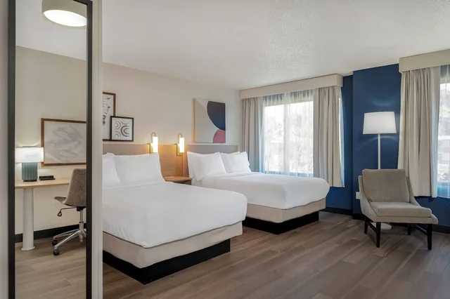 غرفة بسريرين مزدوجين، Spark by Hilton Wilmington 1/2