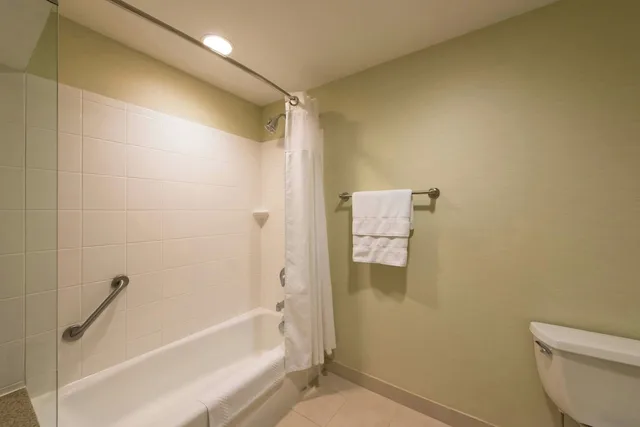 غرفة بسريرين كوين مع أريكة لذوي الإعاقة، Courtyard Marriott Clemson 3/3