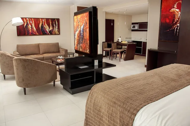 جناح بريميوم بسرير كينج، Camino Real 3/8