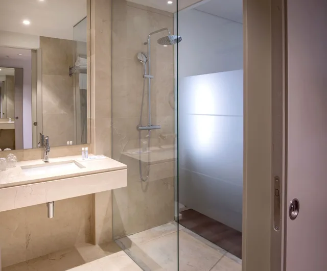 غرفة عائلية بسرير مزدوج مع أريكة، Oporto Airport Business Hotel 6/6