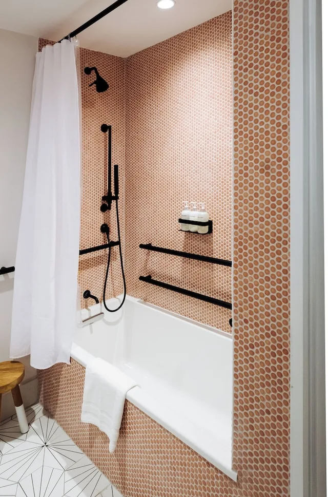 Deluxe, King Bed, Bay View, Accessible، The Rockaway Hotel 3/3