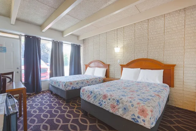 2 Full Beds Non-Smoking، Sonrise Inn Lincoln Hwy By OYO 3/10